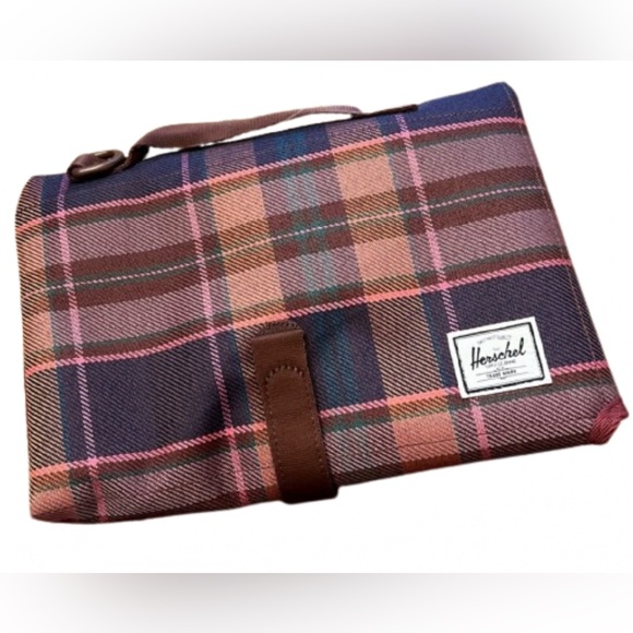 HERSCHEL‎ Plaid Changing Pad - Picture 1 of 4
